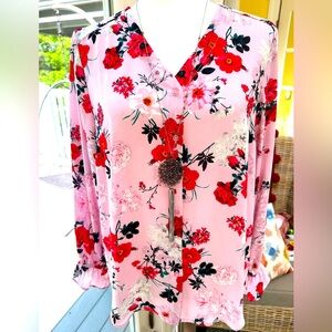 T TAHARI NWOT Floral Long Sleeve V-Neck Flowy Cuff Lightweight Blouse 🌸🤍🌺